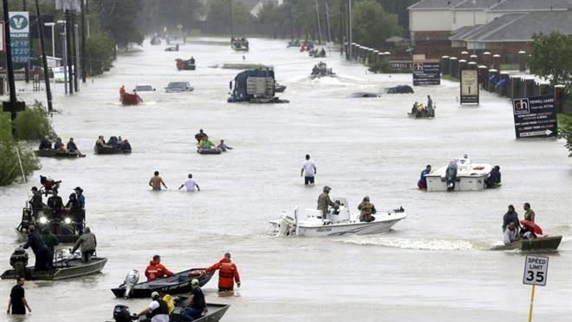 Suman 10 muertos en Texas por “Harvey”