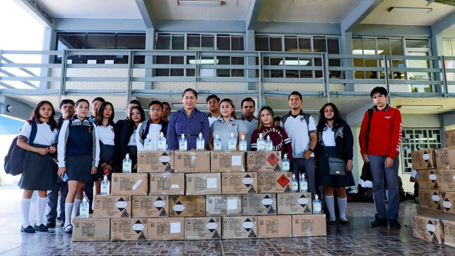 Entrega DIF Reynosa gel antibacterial a CETIS 131 y 71