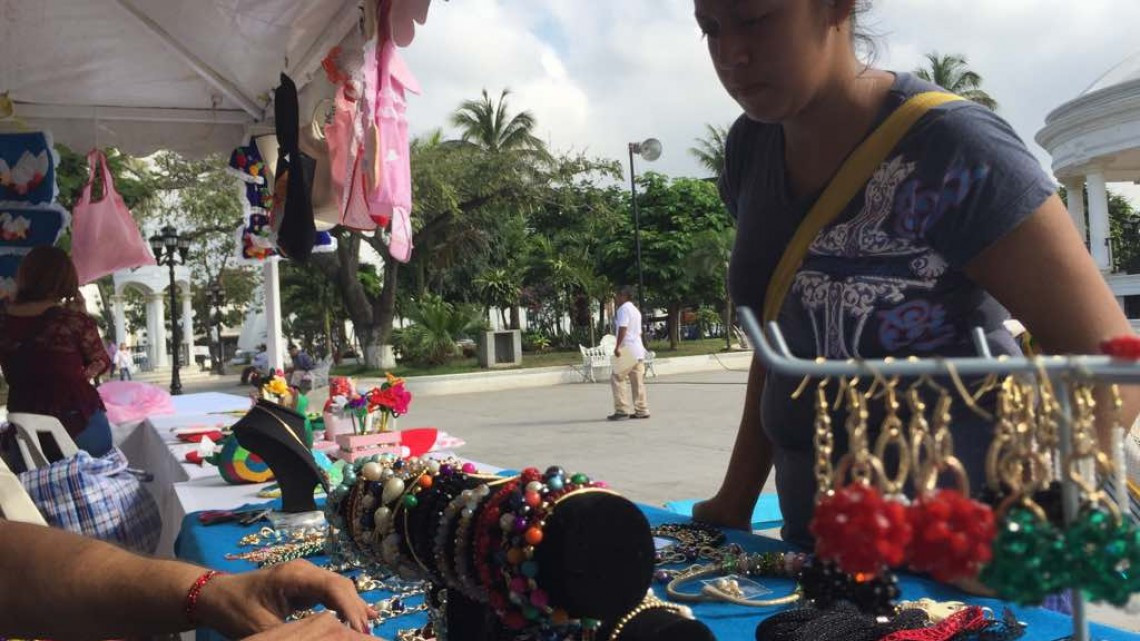 Arte y manualidades, son expuestas por mujeres estudiantes de los Cedif