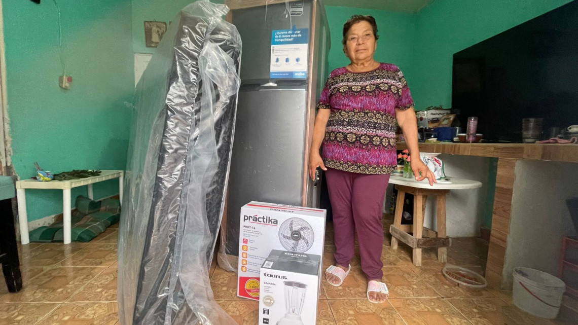 Sedena y Servidores de la Nación entregan enseres domésticos a familias