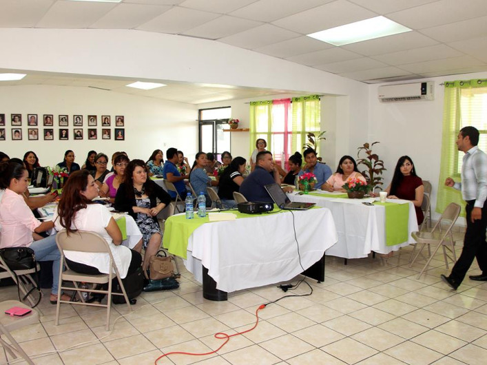 Realizan curso de capacitación para docentes