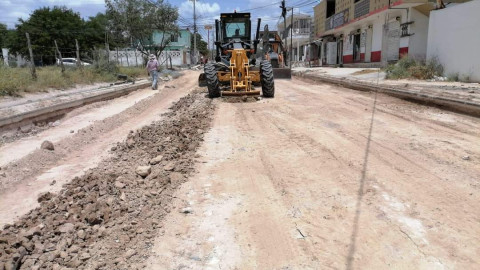 Dirige Carlos Peña Ortiz inversión de recursos REPUVE a pavimentación en Campestre I y II