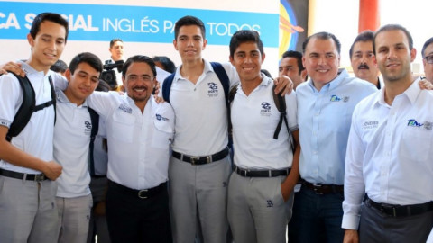 Alcalde de Madero apoya a en impulsar el desarrollo profesional de jóvenes 