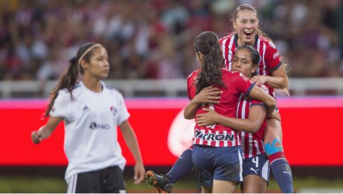 Chivas acecha liderato del Grupo B tras vencer al Atlas