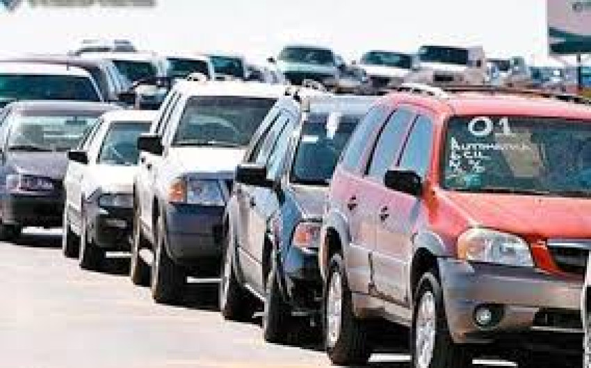 AMLO extiende hasta el 2026 plazo para nacionalización de autos “chocolate”