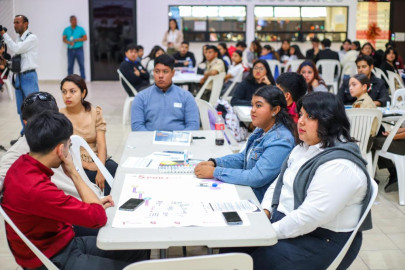 Hay oportunidades dice Alcalde Carlos Peña Ortiz a jóvenes de Maratón Emprende y Transforma 