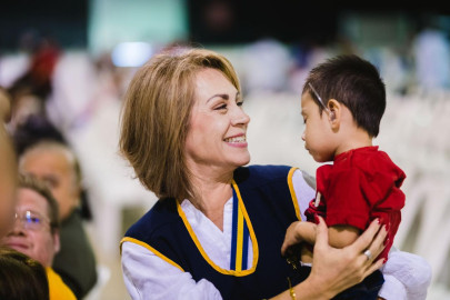 Tras dos años de espera, recibe Oliver sus aparatos auditivos