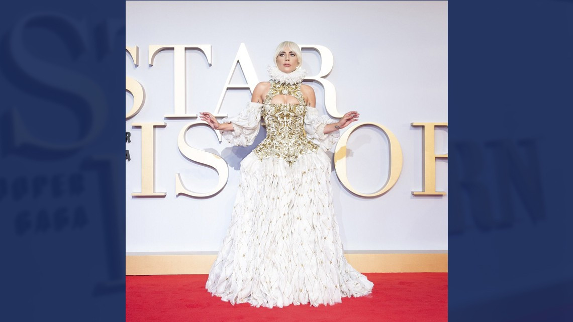 Lady Gaga presenta A Star Is Born en Londres vestida de reina