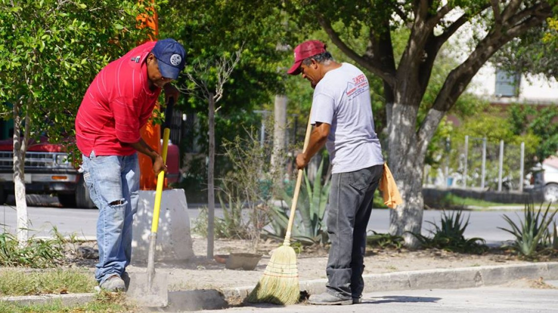 Dan mantenimiento a Fraccionamiento Río Bravo