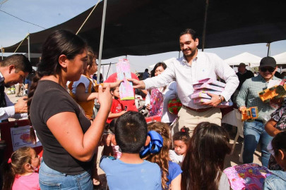 Llevó Carlos Peña Ortiz beneficios municipales a Rincón de las Flores