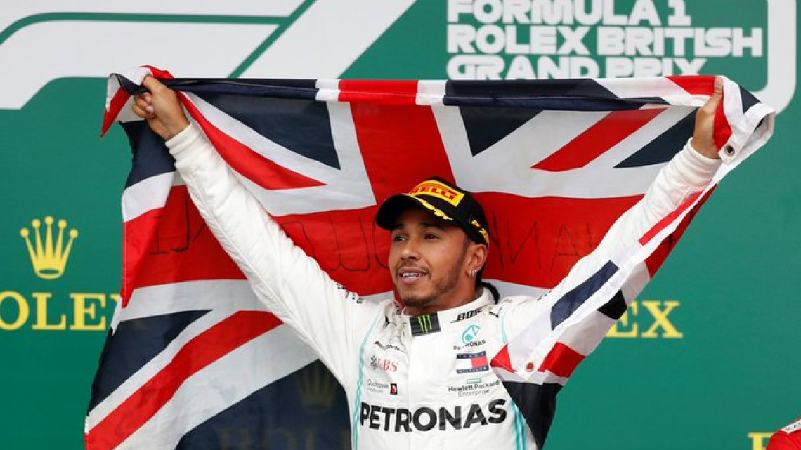 Hamilton se lleva el GP de Gran Bretaña; Checo Pérez termina en la posición 17