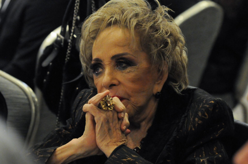 Familia de Silvia Pinal desmiente que la actriz esté delicada de salud