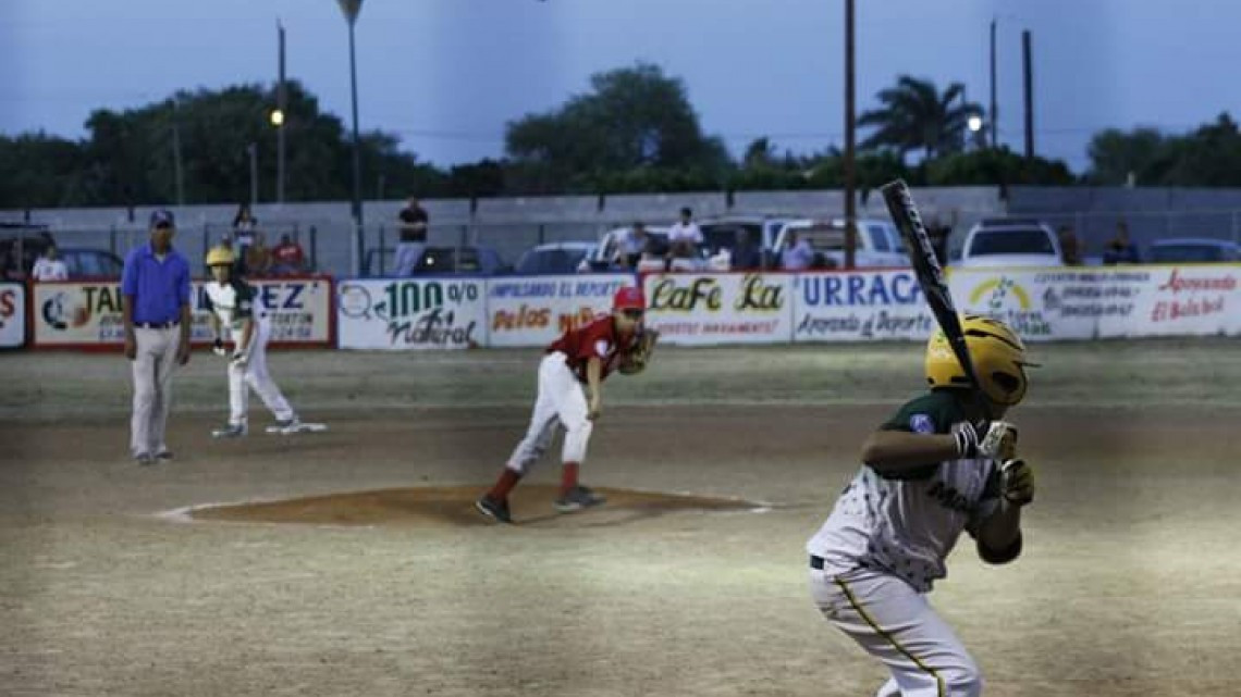 Juegan final de Torneo Distrital de Béisbol