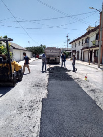 Trabajaron Municipio y COMAPA en rehabilitación de drenaje sanitario en la colonia Longoria