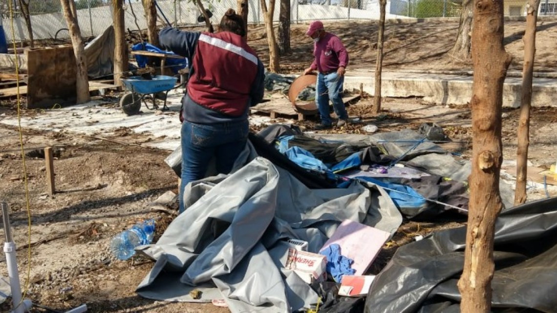 Retiran hasta 100 toneladas de desechos en el área que ocuparon los migrantes
