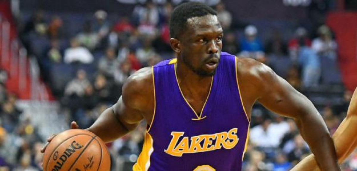 Lakers y delantero Luol Deng acuerdan pacto de compra para NBA
