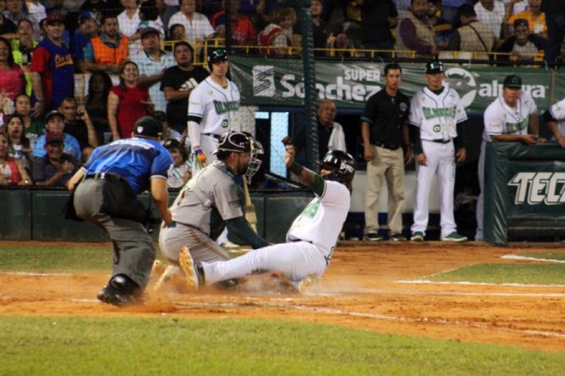 Pericos impone paliza de 13-0 a Olmecas