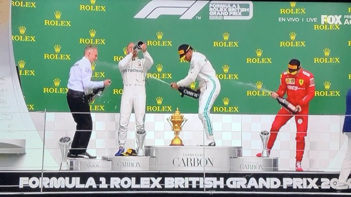 Hamilton se lleva el GP de Gran Bretaña; Checo Pérez termina en la posición 17