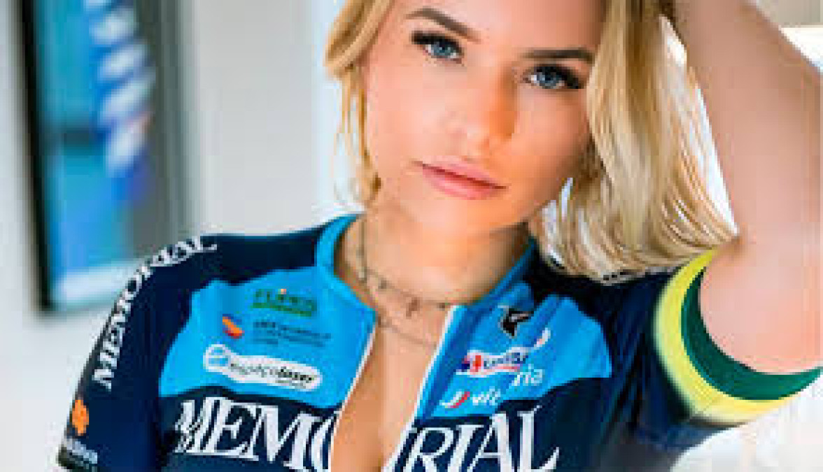 Despiden a exciclista por posar en Playboy