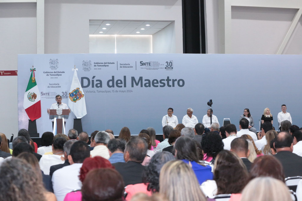 Reconoce gobernador labor del magisterio tamaulipeco