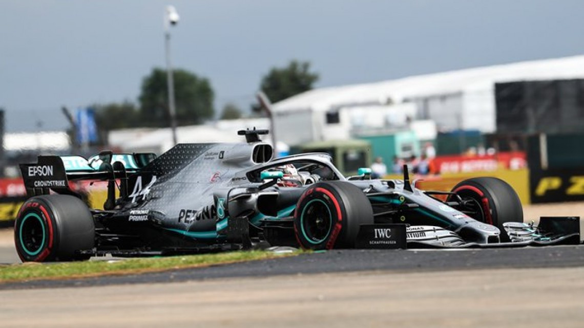 Hamilton se lleva el GP de Gran Bretaña; Checo Pérez termina en la posición 17