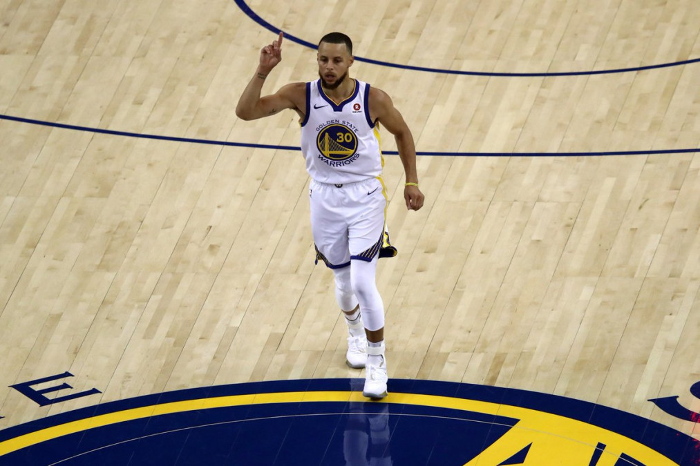 Warriors gana 124-114 a Cleveland en el 1er juego de las finales de la NBA