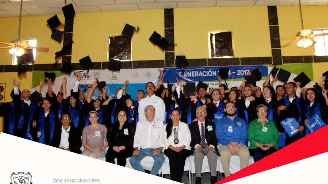 Alumnos del Cobat se gradúan