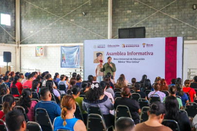 Apoyó Carlos Peña Ortiz entrega de Becas Rita Cetina en la Secundaria número 10