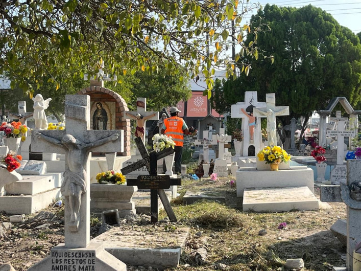 Inician limpieza en panteones municipales