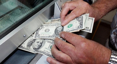 Dólar a la venta en el AICM hasta en 18.60 pesos