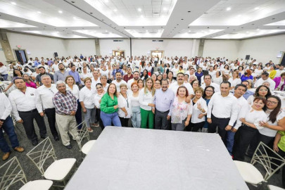 Más de 1,000 maestros liderados por Arnulfo Rodríguez Treviño llevarán a Maki Ortíz al Senado