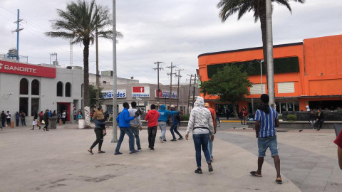 Celebran haitianos que hayan confirmado su cita para asilo político 