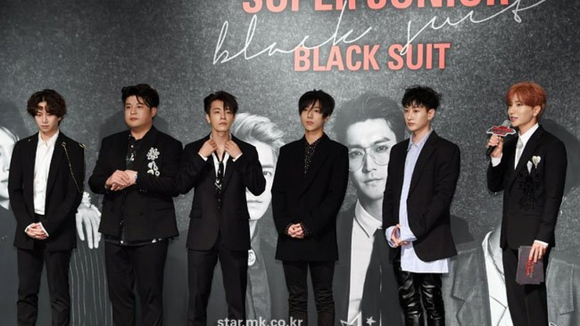 Super Junior presenta "Black Suit"
