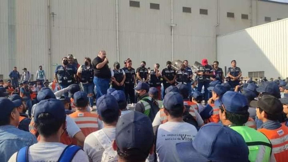 Paran labores en Caterpillar, piden pago de aumento salarial 