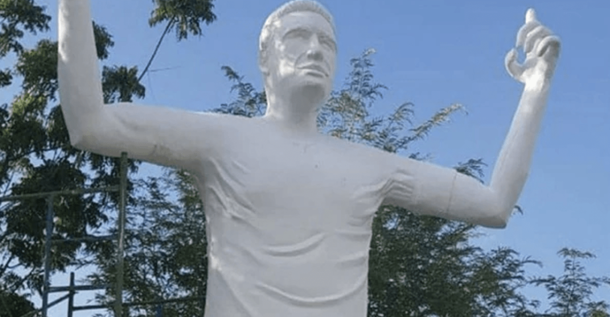 La estatua de Falcao que no se parece en nada a él