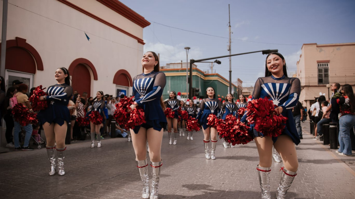 Con desfile dan la bienvenida a la primavera 2025